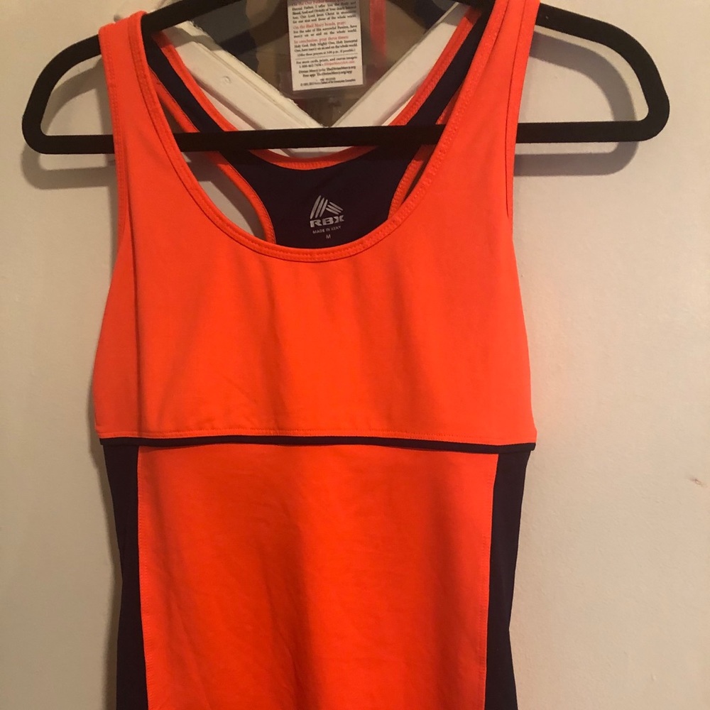 Exercise sleeveless top